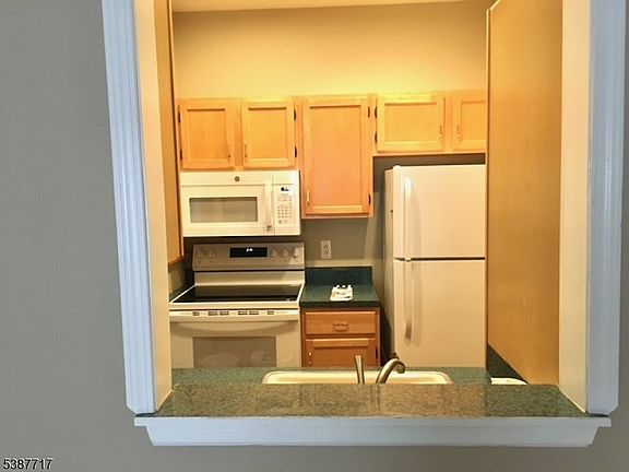 4th image of 4 Richmond Road Suite #112