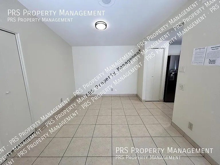1762 W Colt Rd — Photo 12