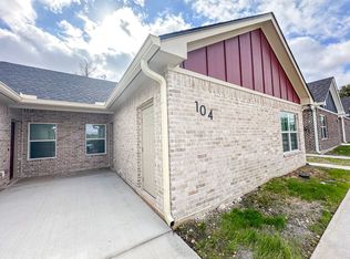 104-106 Vitava Dr, West, TX 76691