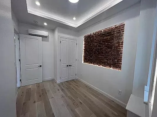 Bedroom, photo 1