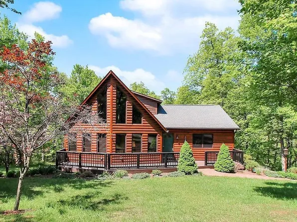 217 Regal Dr, Falling Waters, WV 25419