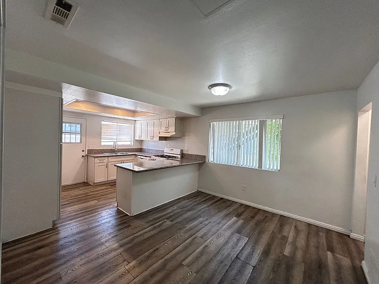 141 N Fonda St — Photo 8