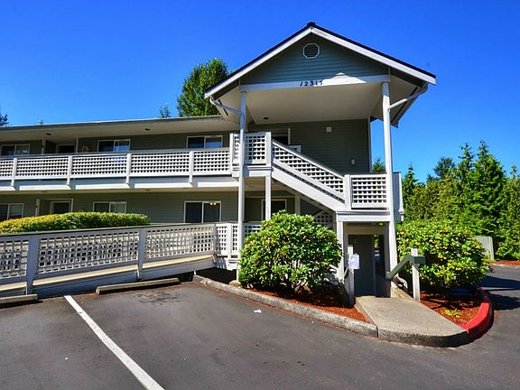 3rd image of 12315 NE 97th St APT F