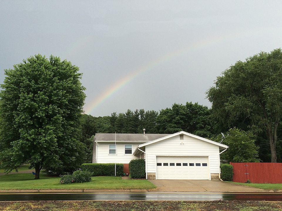 1st image of 3 Orchard Dr W