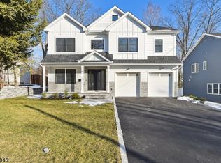 14 Elmwood Dr, Livingston, NJ 07039