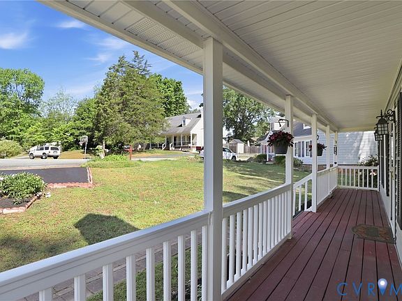 3rd image of 916 Hartford Ln