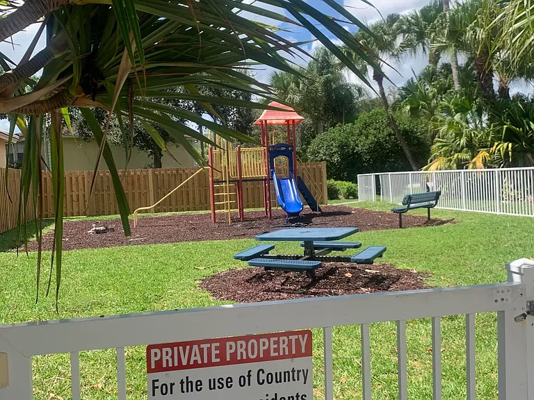 145 Prestige Dr — Photo 10