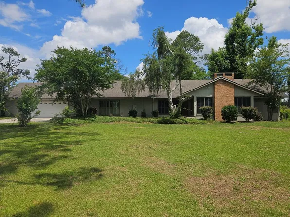 7 N Lakeshore Dr, Lakeland, GA 31635