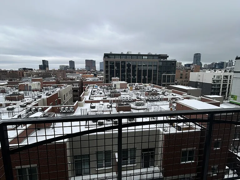 1224 W Van Buren St #615 — Photo 4