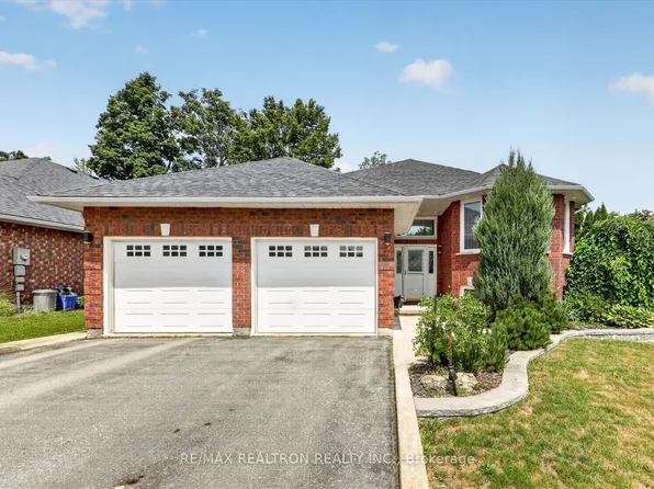 295 Woodward Ave, Selwyn, ON K9L 1K2