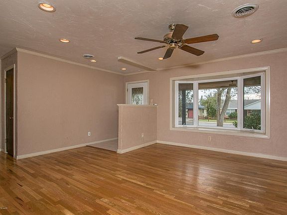 4th image of 114 N La Salle St