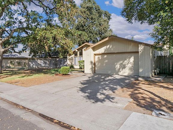 5th image of 1427 Royal Oaks Dr