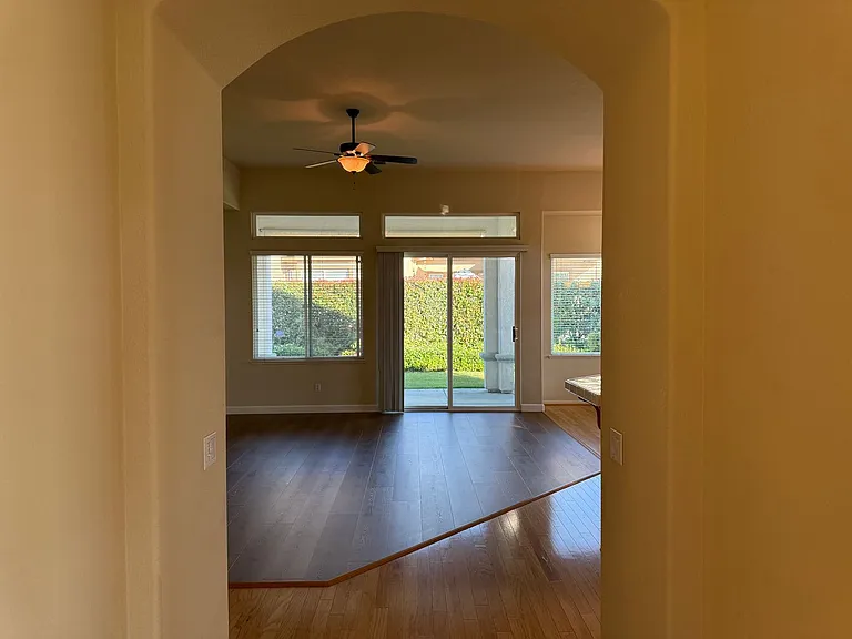 1587 Regent Dr — Photo 11