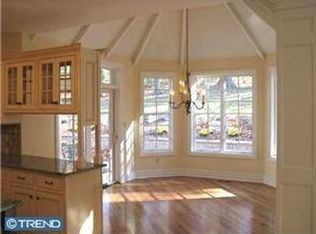 381 Castlewood Dr, Devon, PA 19333