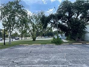 5th image of 132 Robert St