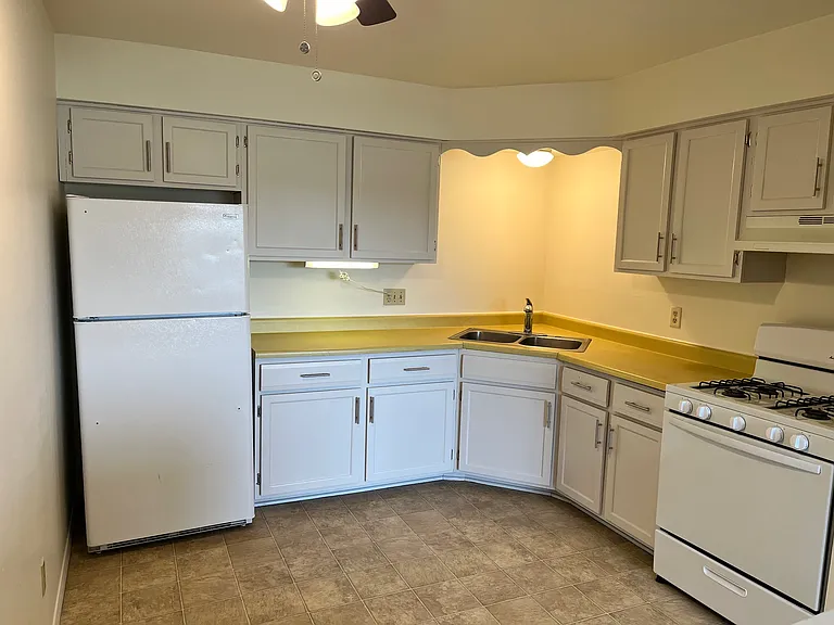 650 E Lincoln Ave — Photo 9
