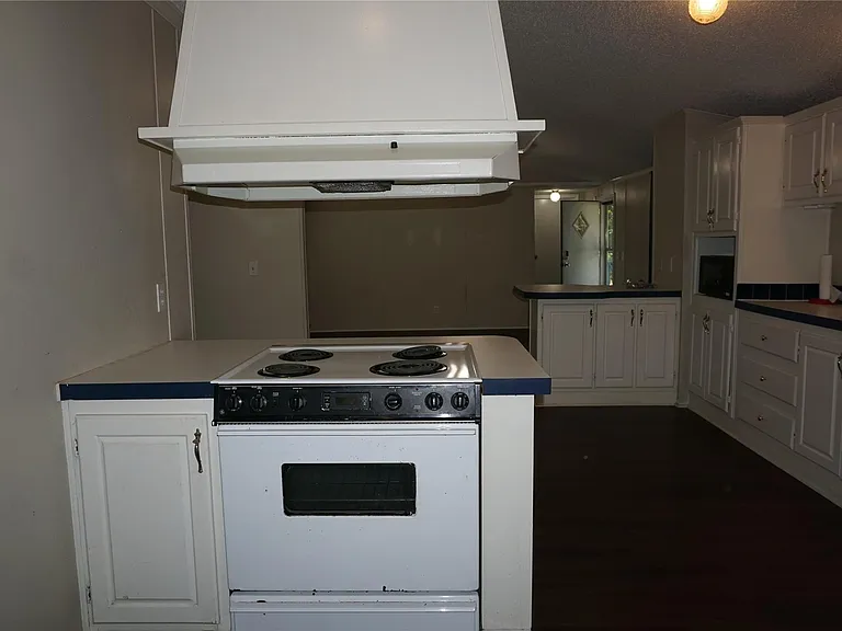 9999 Elder St — Photo 10