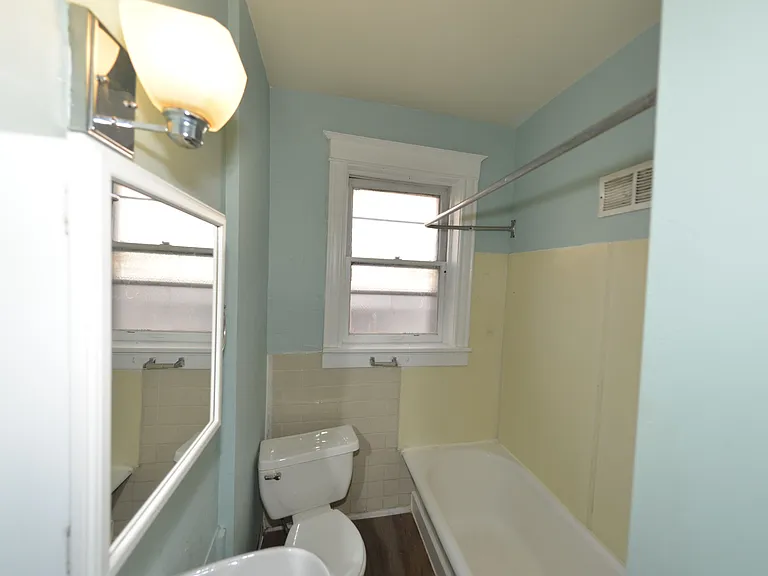 2112 Portis Aveapt #A — Photo 10