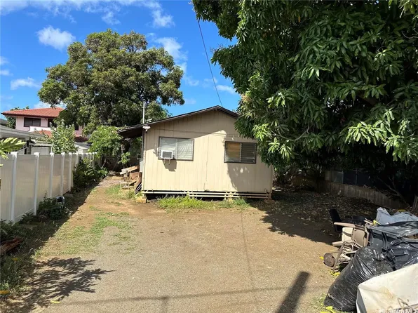 1751 Ahuula St, Honolulu, HI 96819