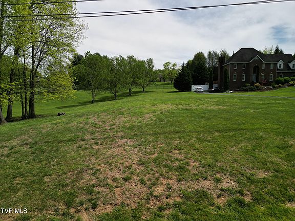 2nd image of 281 Rangewood Rd