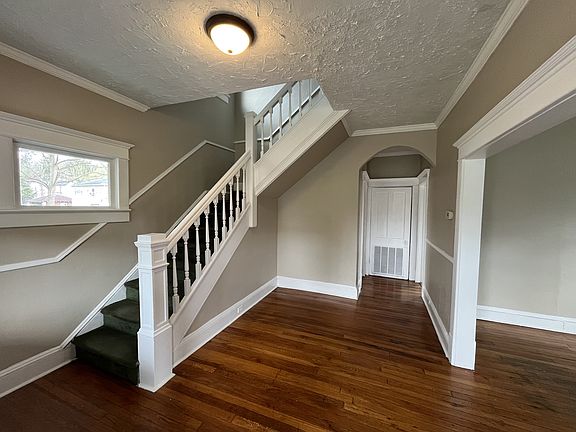 3rd image of 621 College Ave