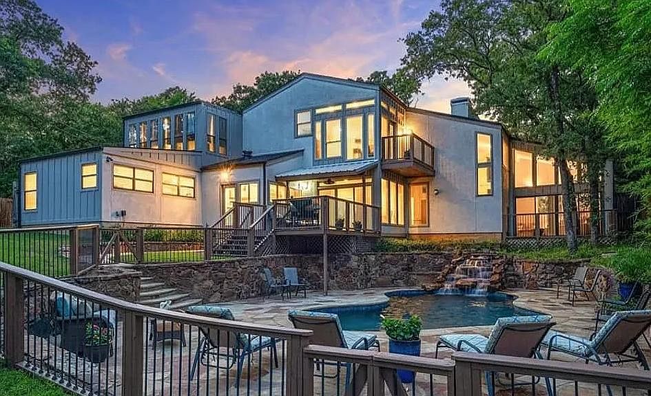 1st image of 2304 Wood Cliff Ct