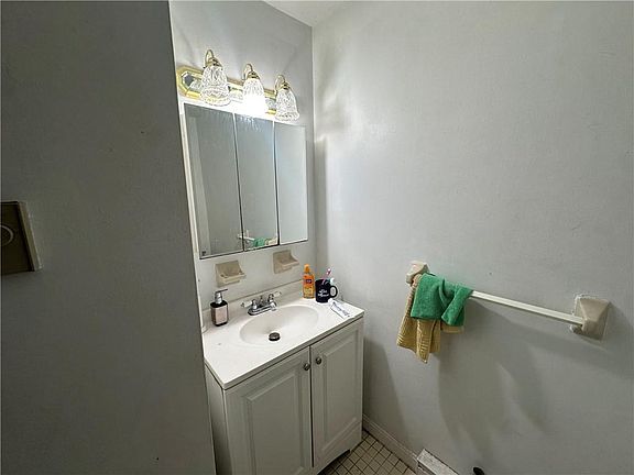 5th image of 200 Manville Hill Rd APT 8