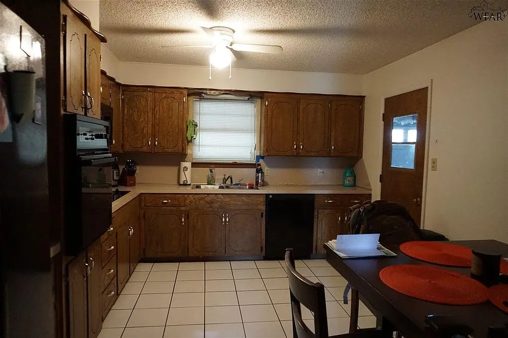 3 bed, 1360 sqft, $650 — Photo 2