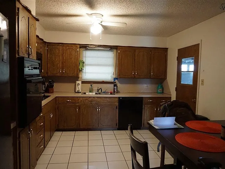 4711 Tammy Dr — Photo 2
