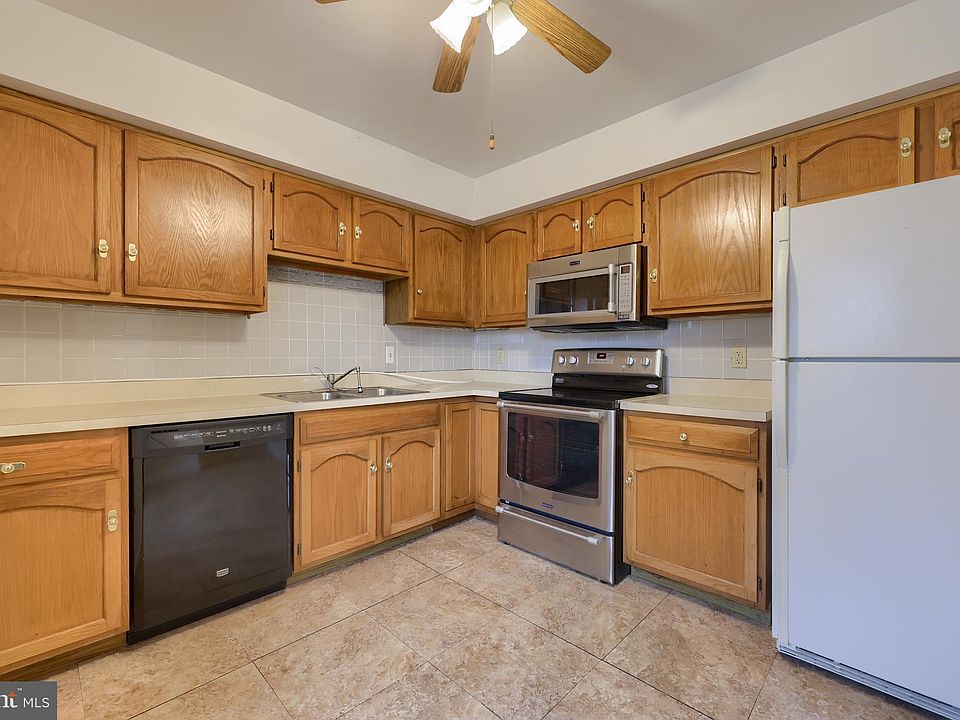 164 Oak Knoll Cir, Millersville, Pa 17551 