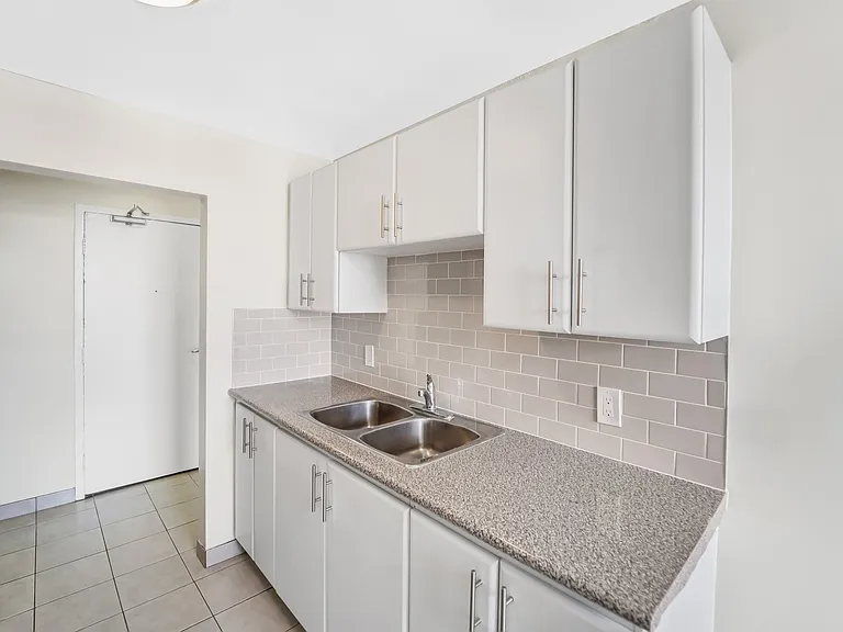 204 Hespeler Rd — Photo 15