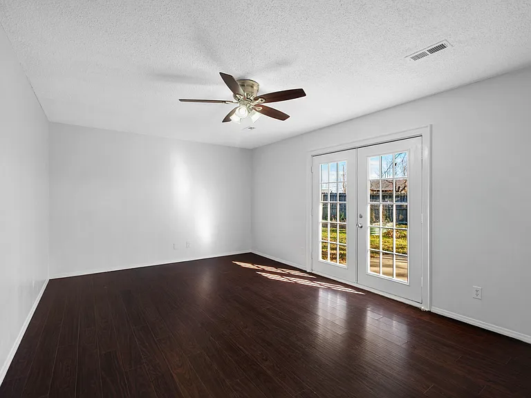 2306 Douglas St — Photo 7