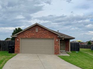 429 Madison Ct, Moore, OK 73160