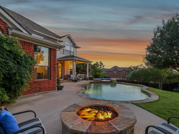 616 Carnaby Ct, Roanoke, TX 76262