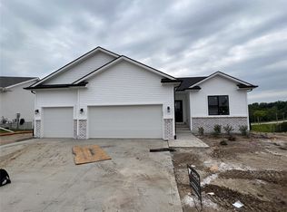 50 Bailey Cir, Waukee, IA 50263