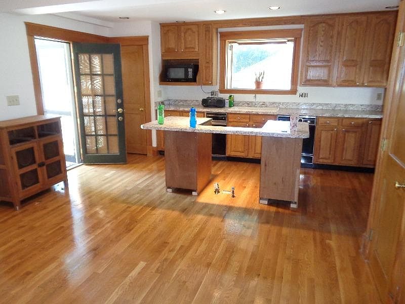 1st image of 305 Summer St