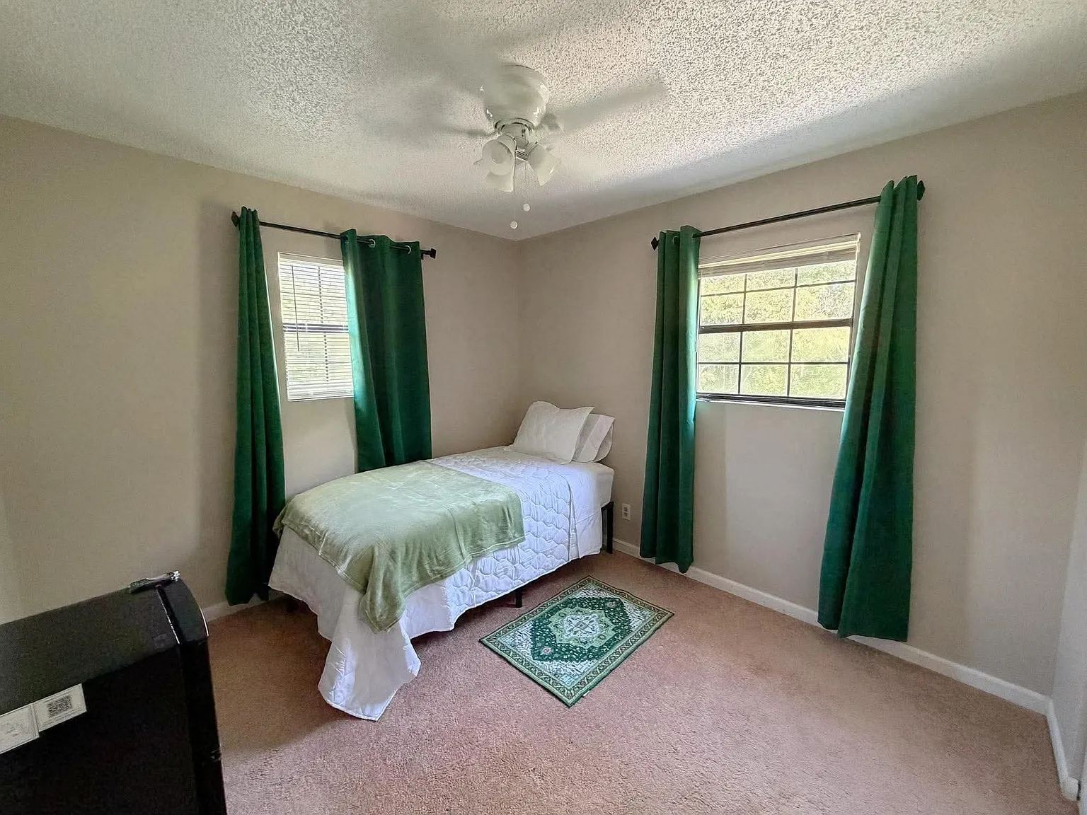 5 bed, 2570 sqft, $1,200 — Photo 1