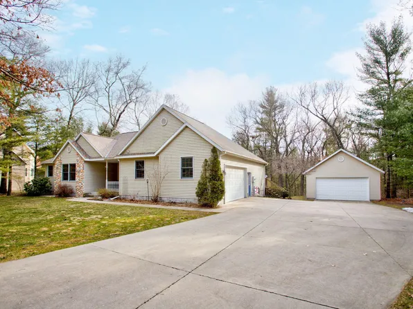 7624 Wiczer Dr, Whitehall, MI 49461