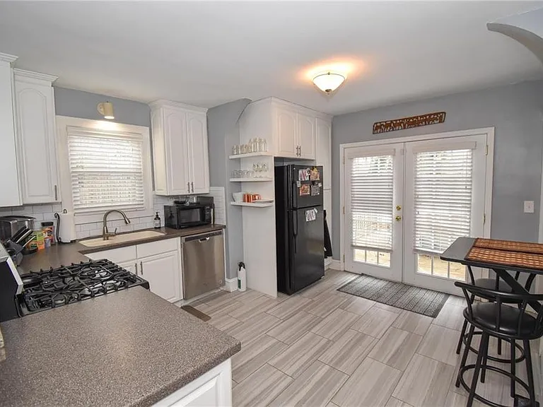 184 Clifton St SE — Photo 11