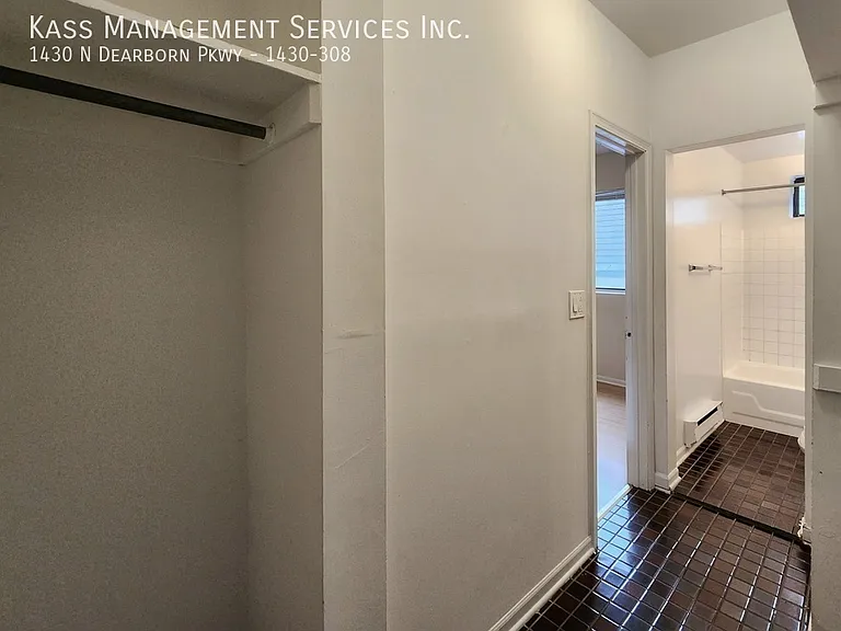 1430 N Dearborn Pkwy — Photo 42