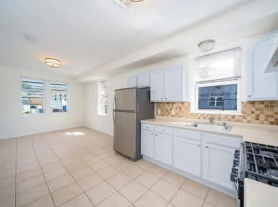 2 bed, 1.0 bath, $2,350 — Photo 3