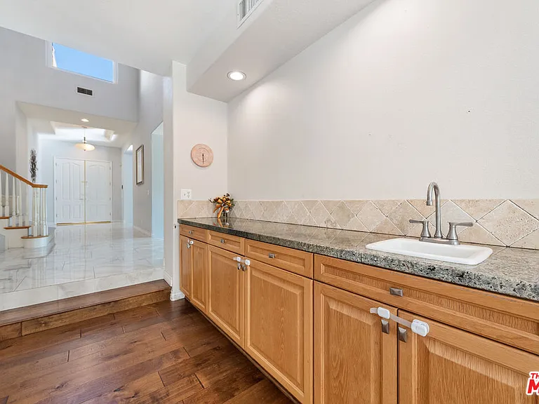 24310 Belford Ct — Photo 32