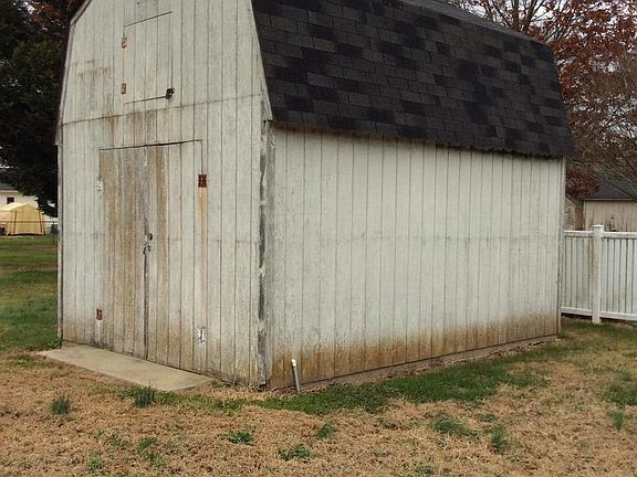 2nd image of 113 E Main St