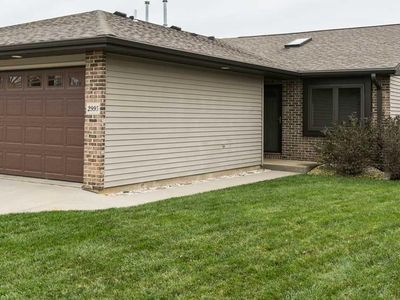 2995 Deerwood Cir, Dubuque, IA, 52003