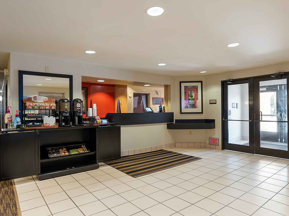 Lobby and Guest Check-in