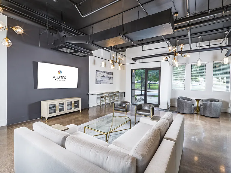 Character, convenience, and comfort. They're all here waiting for you at Alister Uptown.