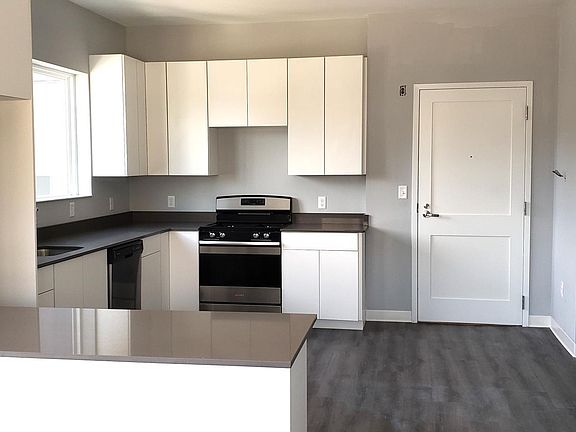 4th image of 1055 Main St #0