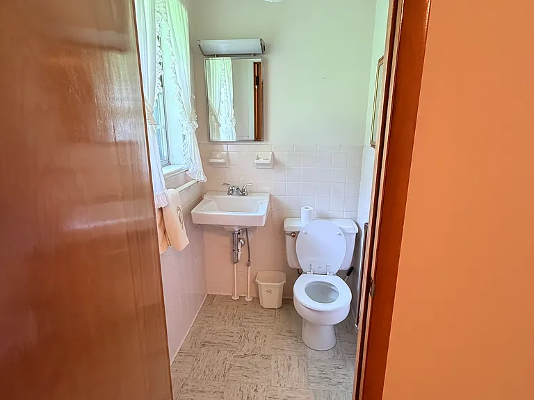 En-suite Bathroom for Bedroom #2