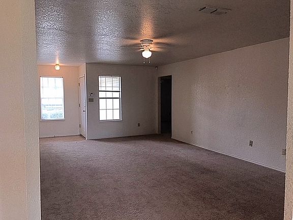 3rd image of 4009 Roundrock Dr