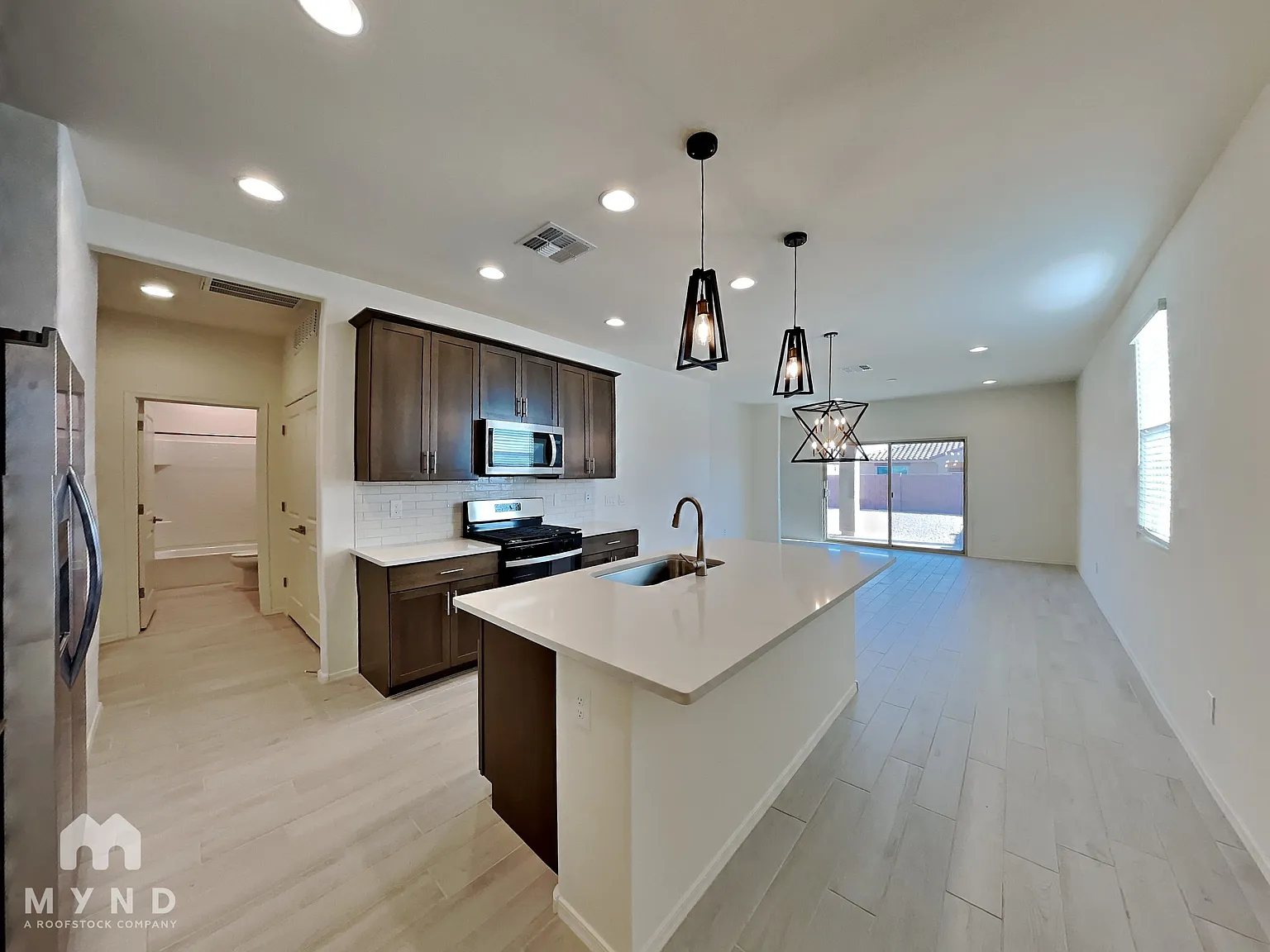 3 bed, 2.0 bath, 1327 sqft, $1,865 — Photo 3